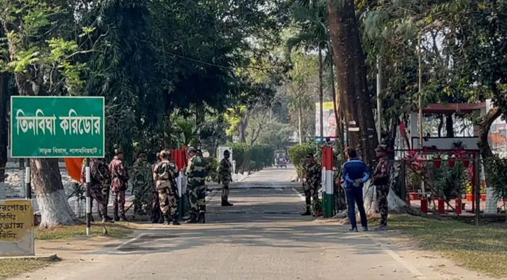 তিনবিঘা করিডোর দিয়ে দহগ্রামে প্রবেশ করতে হয়