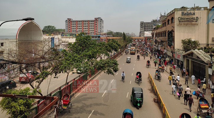 নীলক্ষেতে যান চলাচল স্বাভাবিক, খুলেছে মার্কেট