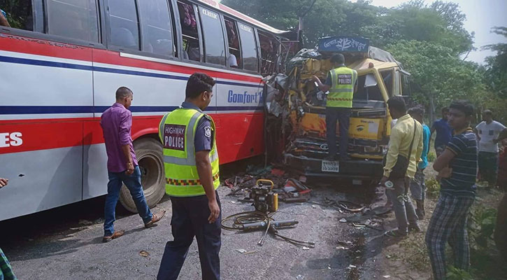 ফকিরহাটে বাস-ট্রাক সংঘর্ষে ১০ মাসের শিশুসহ নিহত ৩