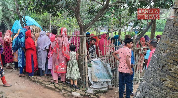 জয়পুরহাটে অটোরিকশার ধাক্কায় গৃহবধূ নিহত