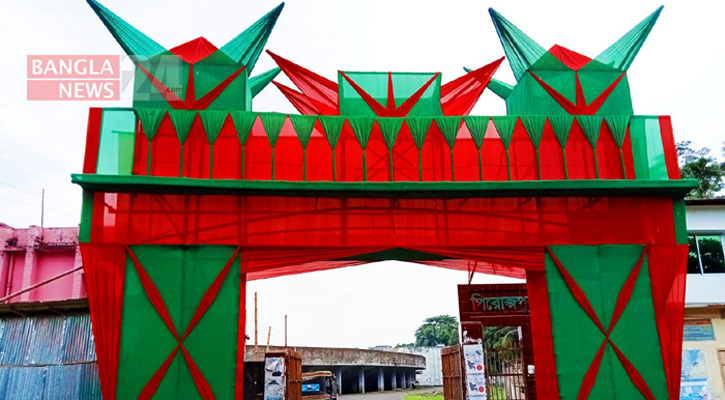 পদ্মা সেতু উদ্বোধন: ব্যানার-পোস্টার-তোরণে সাজছে পিরোজপুর