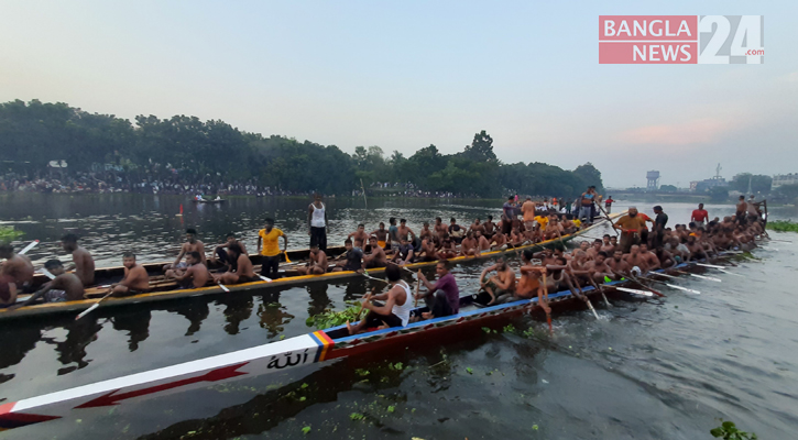 ইছামিত নদীতে অনুষ্ঠিত হলো ঐতিহ্যবাহী নৌকা বাইচ