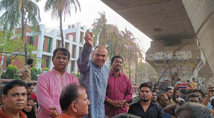 বঙ্গবাজারে ক্ষতিগ্রস্ত ব্যবসায়ীদের পাশে জাকের পার্টি 