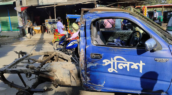 জামালপুরে পুলিশ ভ্যানে ট্রেনের ধাক্কা, কনস্টেবল নিহত