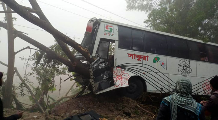 বরিশালে বাস-ট্রলির সংঘর্ষে নিহত ২