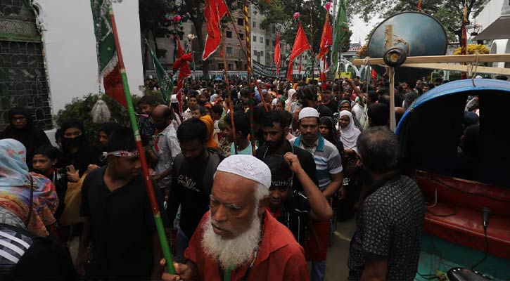 হোসেনি দালান থেকে বের হয়েছে তাজিয়া মিছিল