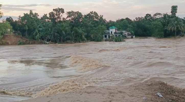 কুমিল্লায় বন্যার পানিতে ভেসে এলো লাশ 