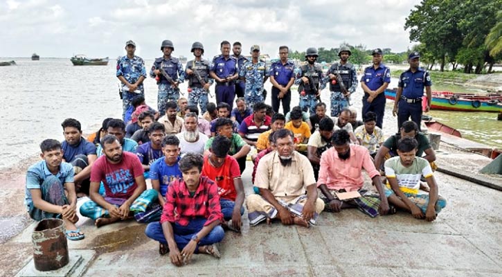 মেঘনায় বালু উত্তোলনকালে বাল্কহেড-ড্রেজারসহ আটক ৩৫