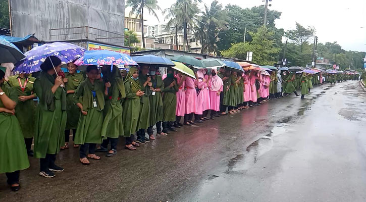 নার্সিং মহাপরিচালকের পদত্যাগের দাবিতে ফরিদপুরে মানববন্ধন