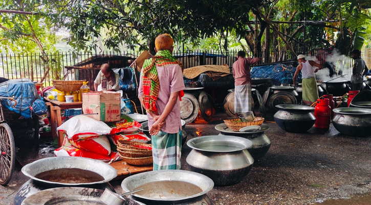 ঢাবিতে চলছে ৫ হাজার লোকের রান্না 