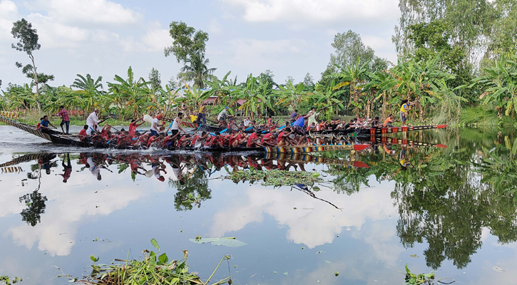 ‘আমাগো হাসিনা নাই, তাই নৌকা বাইচও নাই’