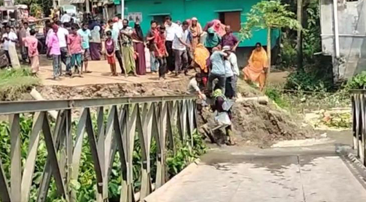 কলারোয়ায় একদিনে ভেঙে পড়ল ৩ সেতু