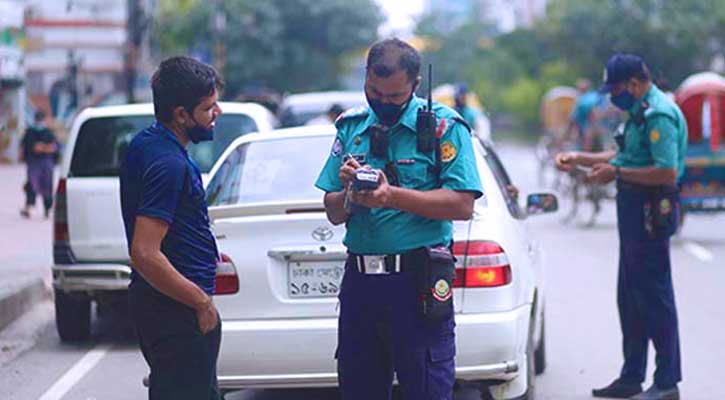 ট্রাফিক আইনে ঢাকায় ১ দিনে ১২৬৩ মামলা