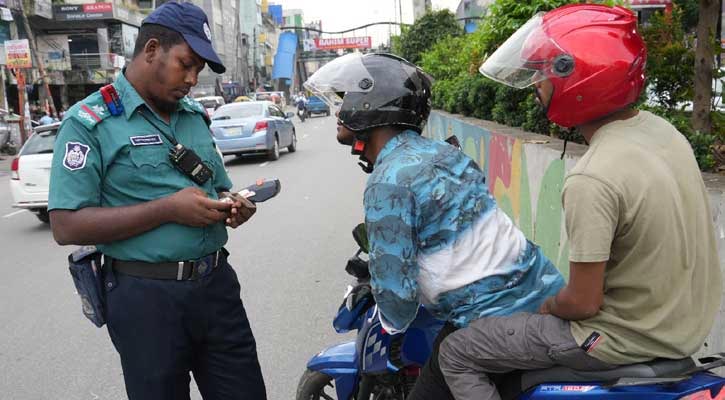 ট্রাফিক আইন লঙ্ঘনে ডিএমপির ১৭৪০ মামলা