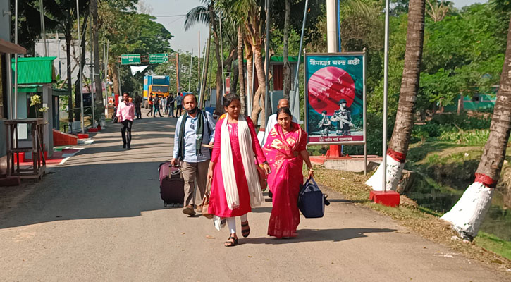 আখাউড়া স্থলবন্দরের কার্যক্রম স্বাভাবিক, হচ্ছে যাত্রী পারাপার