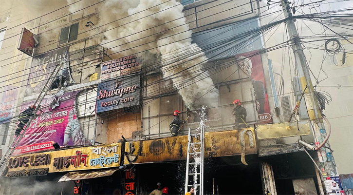 উত্তরায় রেস্টুরেন্টে আগুন, নিয়ন্ত্রণে ১০ ইউনিট 