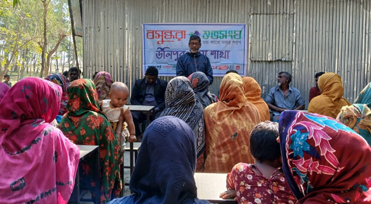 উলিপুরে যৌতুক ও বাল্যবিয়ে রোধে স‌চেতনতামূলক উঠান বৈঠক